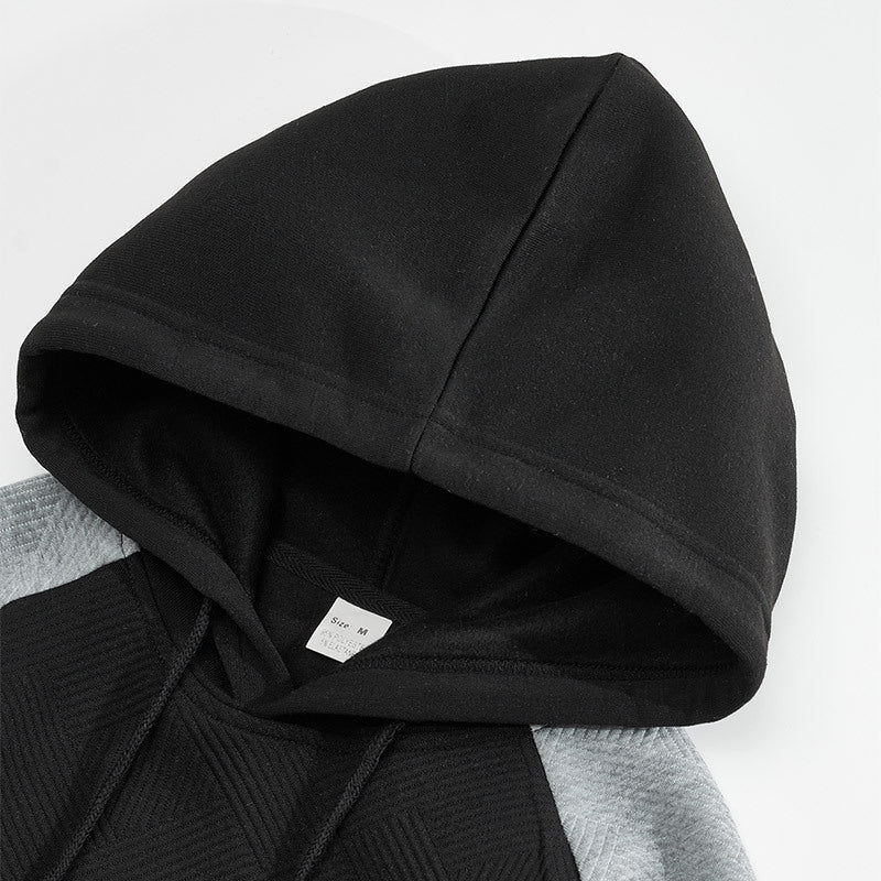 Hoodie til mænd med tekstureret kontrastpanel